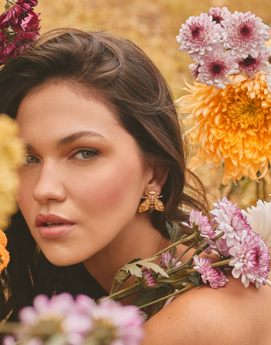 Entrelazos Abeja Reina Earrings – Golden Hive Statement Studs