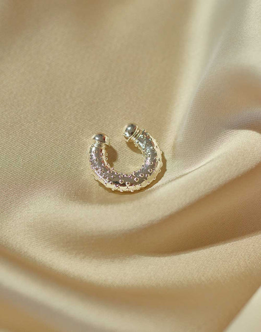 Entrelazos Estrellas Earcuff - Textured Star Cuff