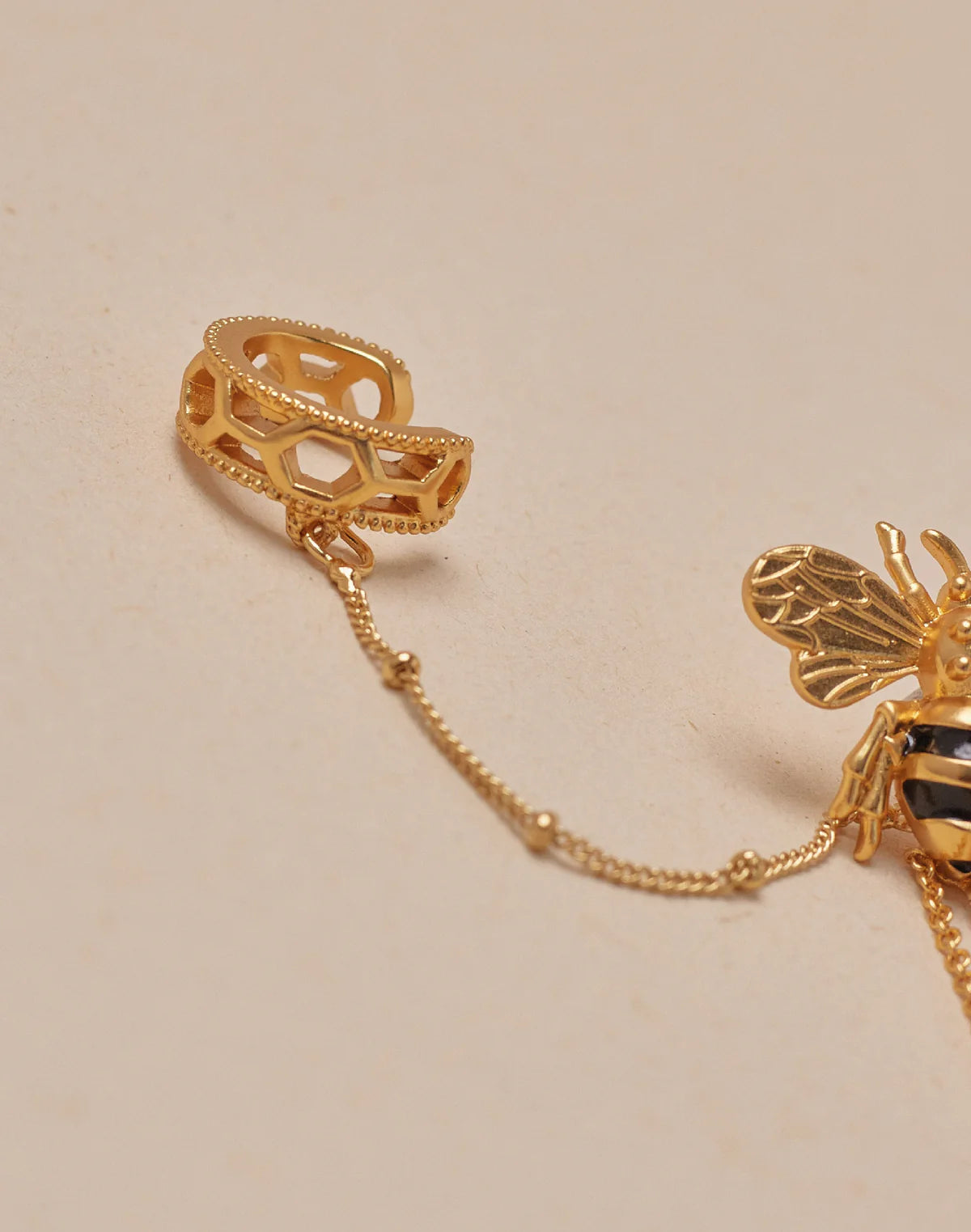 Abeja Reina del Retiro Earrings