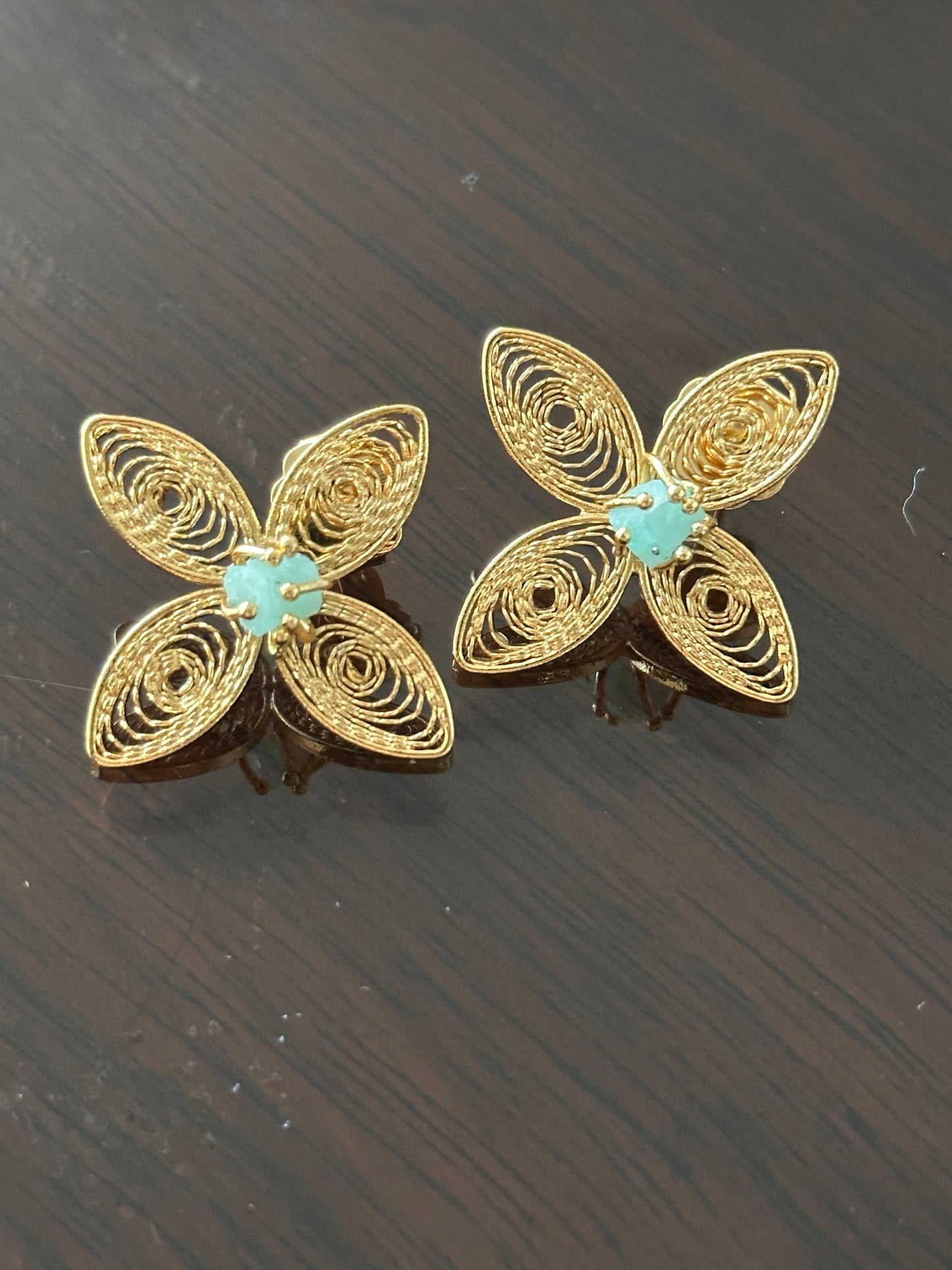 Flor Esmeralda Filigrana Studs | Colombian Filigree Emerald Flower Earrings