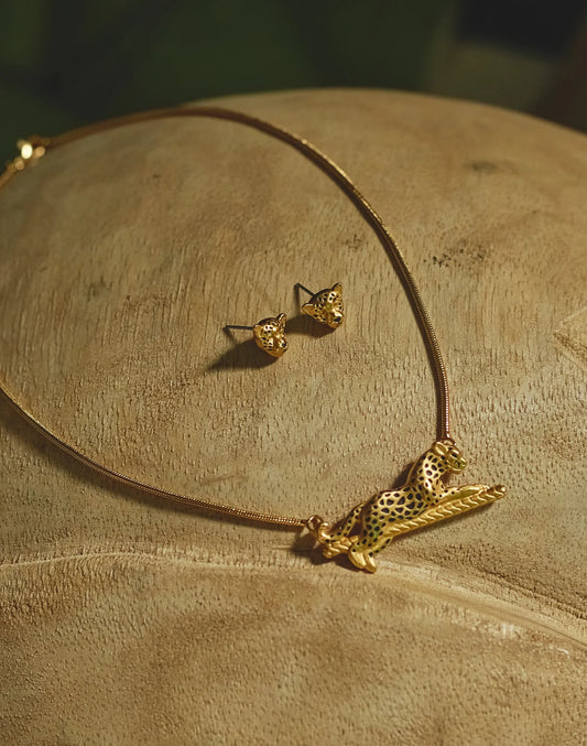 Entrelazos Jaguar Set – Gold Necklace & Stud Earrings