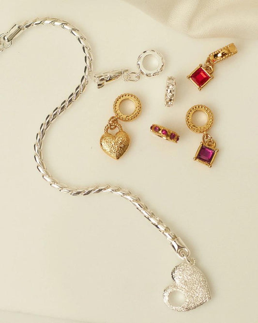 Amor Dorado Charm Bracelet