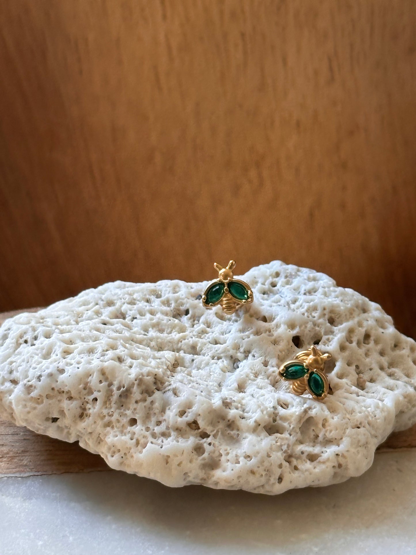 Abeja de la Sierra Stud Earrings