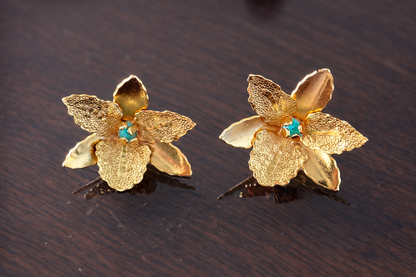 Orquídea Dorada Studs | Colombian Orchid Gold Stud Earrings