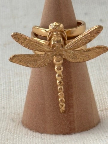 Libélula Spiral Statement Ring