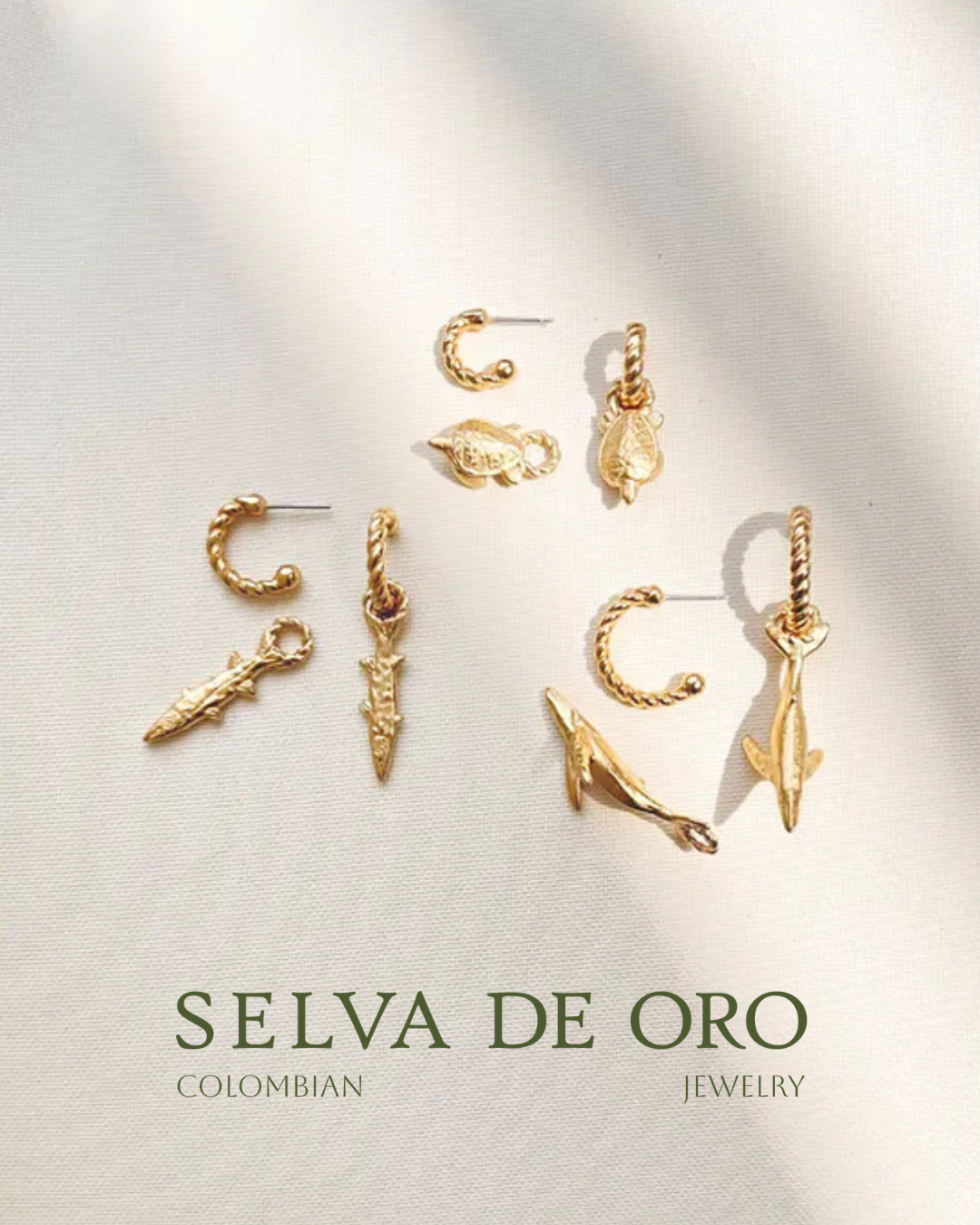 Tortuguita del Caribe Charm Mini Hoop Earrings