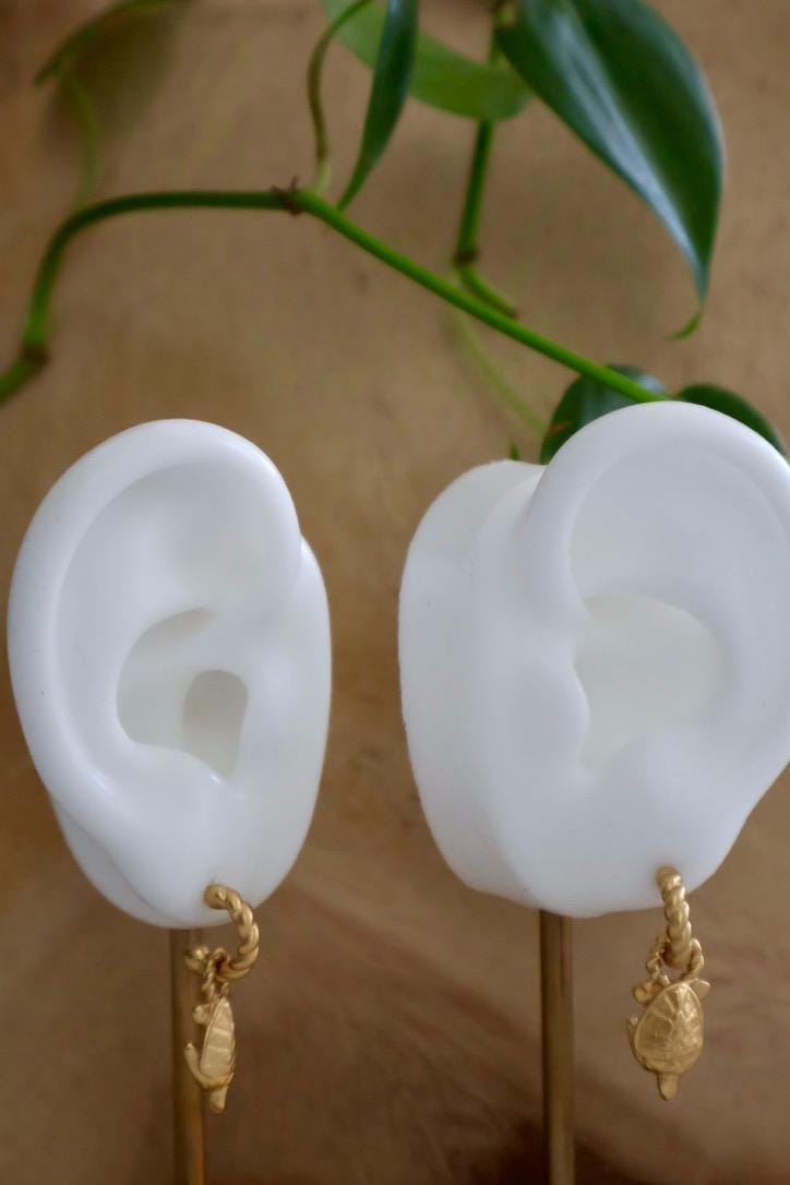 Tortuguita del Caribe Charm Mini Hoop Earrings