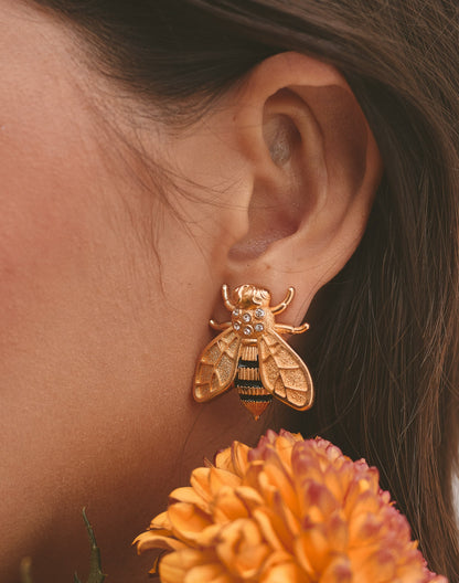 Entrelazos Abeja Reina Earrings – Golden Hive Statement Studs