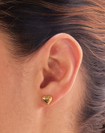 Mini Corazon Studs by Entrelazos