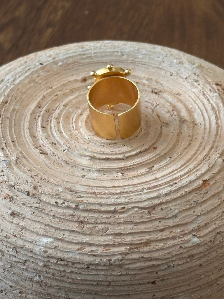 Luna Perla Statement Ring | Organic Pearl Gold Ring