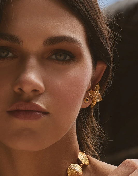 Entrelazos Kogui Set – Textured Gold Necklace & Stud Earrings