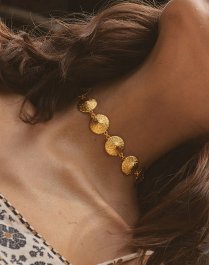 Entrelazos Kogui Set – Textured Gold Necklace & Stud Earrings