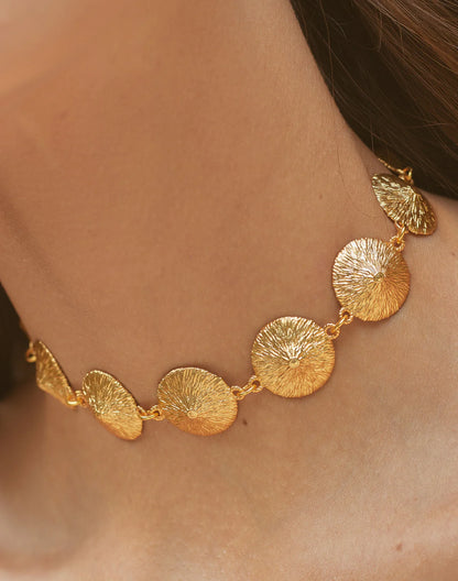 Entrelazos Kogui Set – Textured Gold Necklace & Stud Earrings