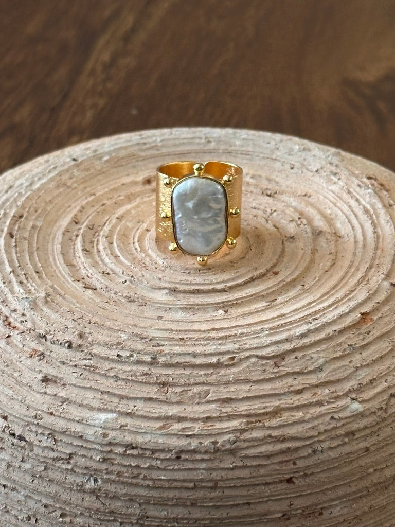 Luna Perla Statement Ring | Organic Pearl Gold Ring