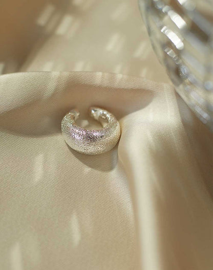 Entrelazos Plutón Earcuff - Textured Silver Statement Cuff