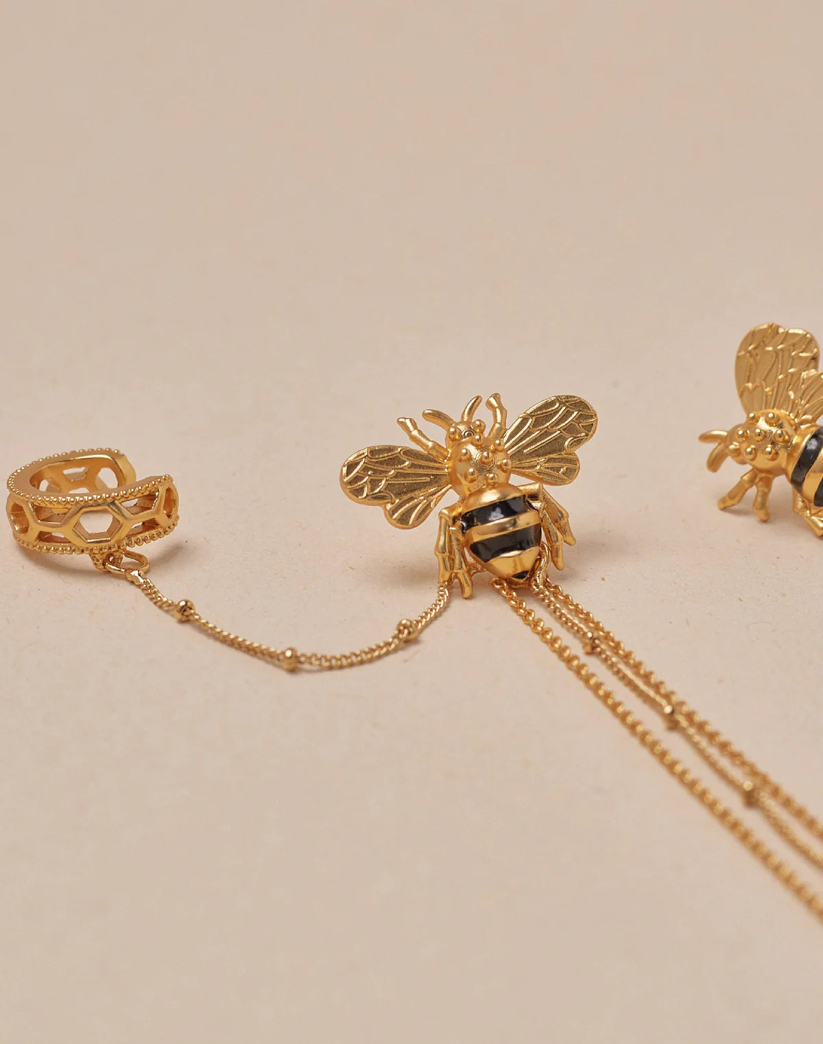 Abeja Reina del Retiro Earrings