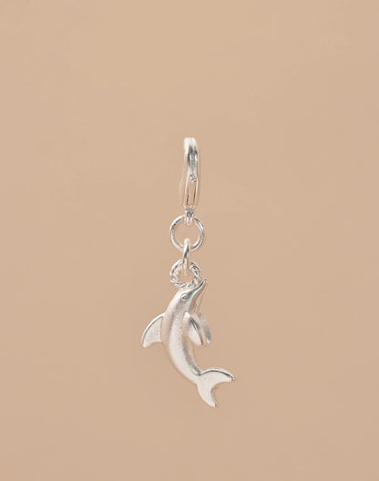 Mini Charm Dolphin by Entrelazos