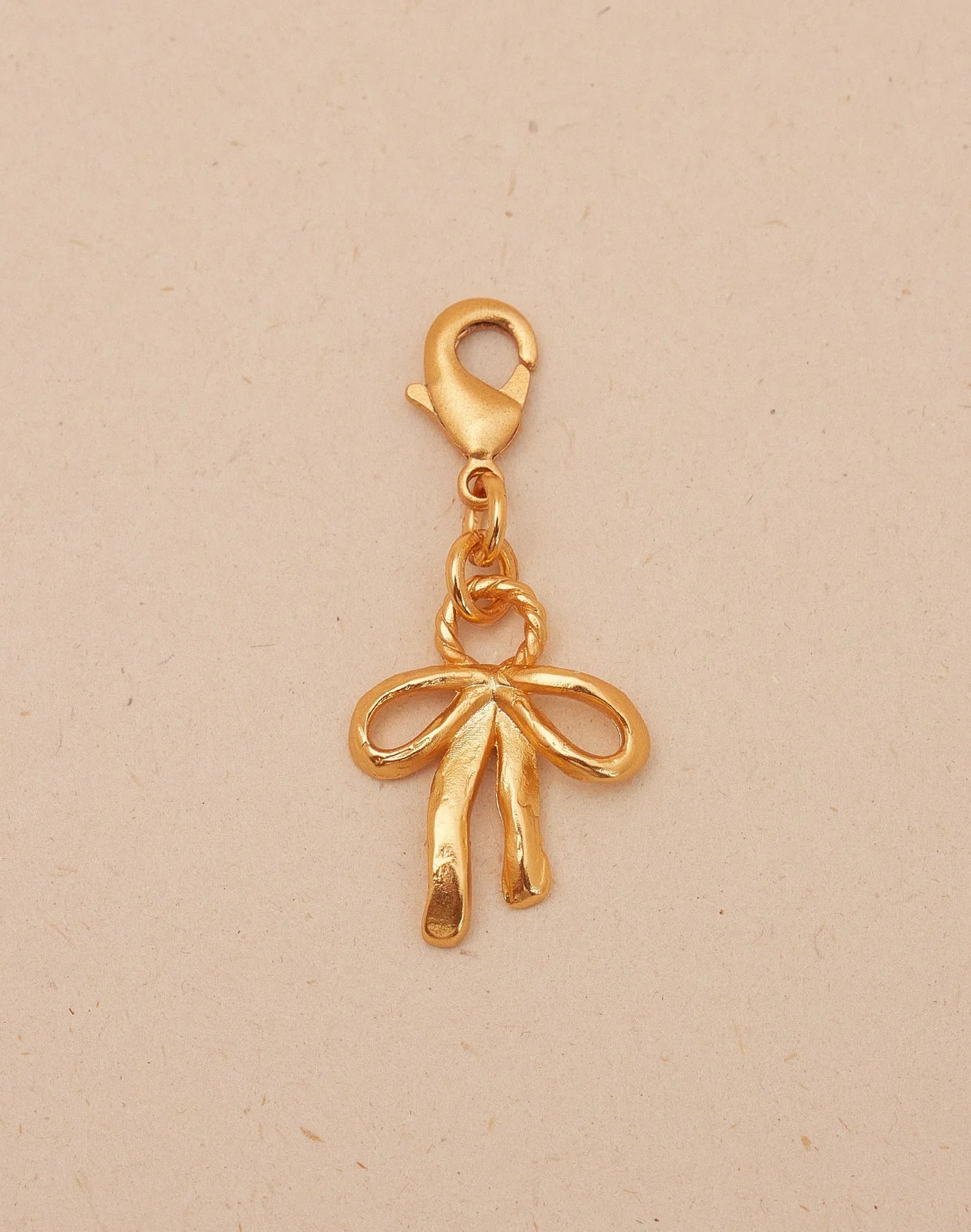 Mini Charm Bow by Entrelazos