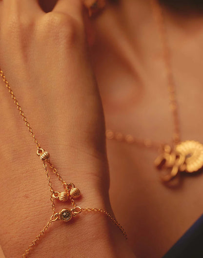 Pulsera Abundancia - Gold Hand Chain by Entrelazos
