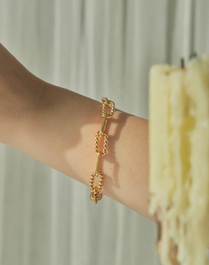 Lotus Paperclip Chain Bracelet by Entrelazos