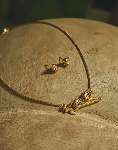 Entrelazos Jaguar Set – Gold Necklace & Stud Earrings