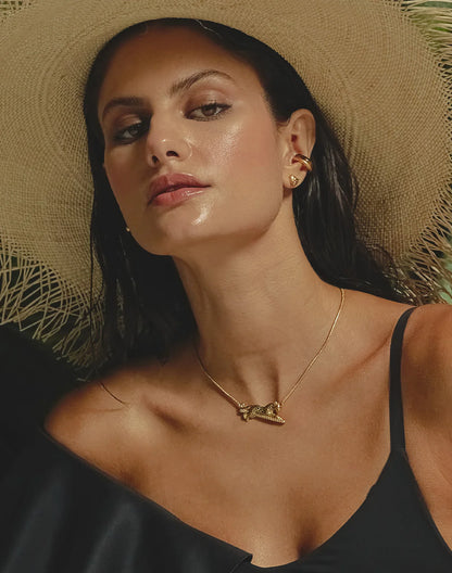 Entrelazos Jaguar Set – Gold Necklace & Stud Earrings